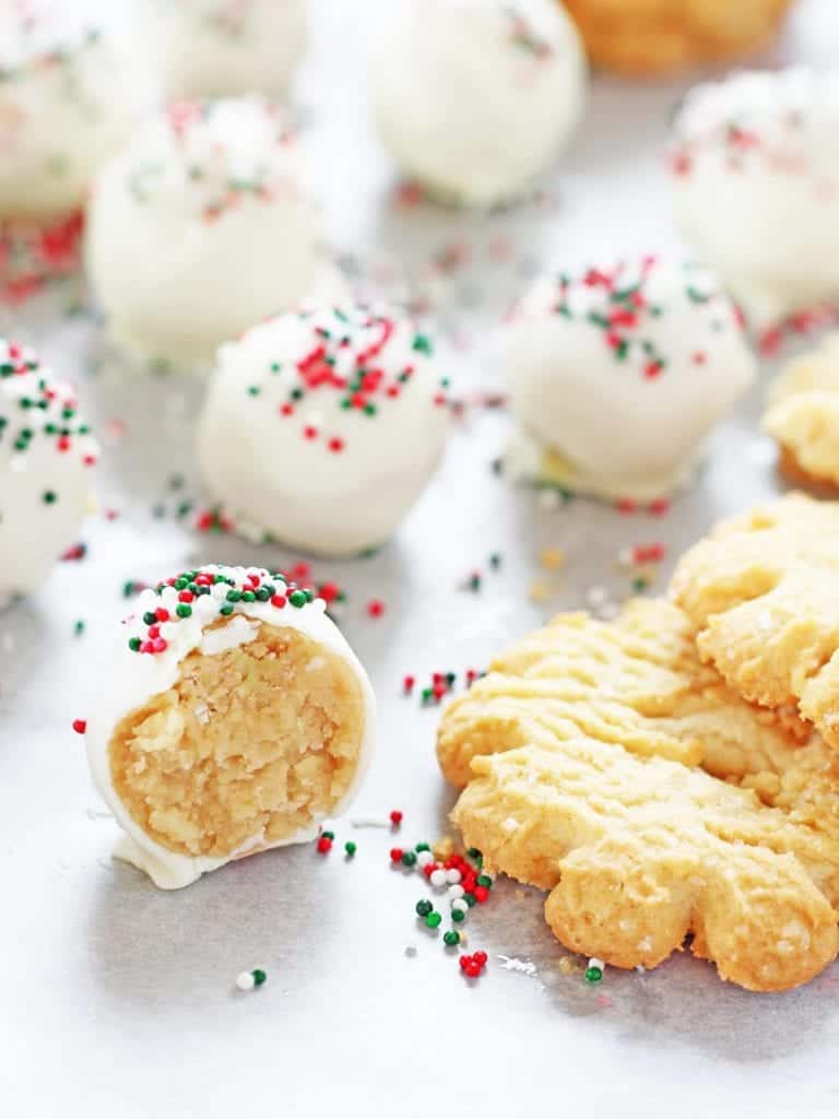 Best Christmas Candy Recipes - Easy Homemade Christmas Candies. Are you looking for some great Christmas candy recipes? I've got a collection of easy homemade Christmas candies for gifts. #christmas #xmas #candy #dessertfoodrecipes #desserts #recipes #food