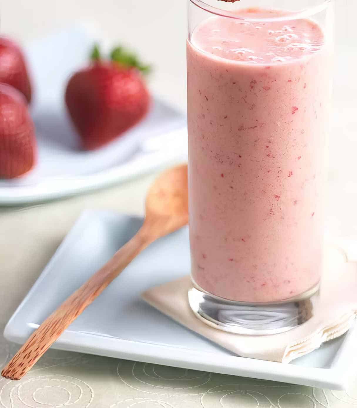 Healthy&nbsp;Strawberry Banana Chocolate Weight Loss Smoothie