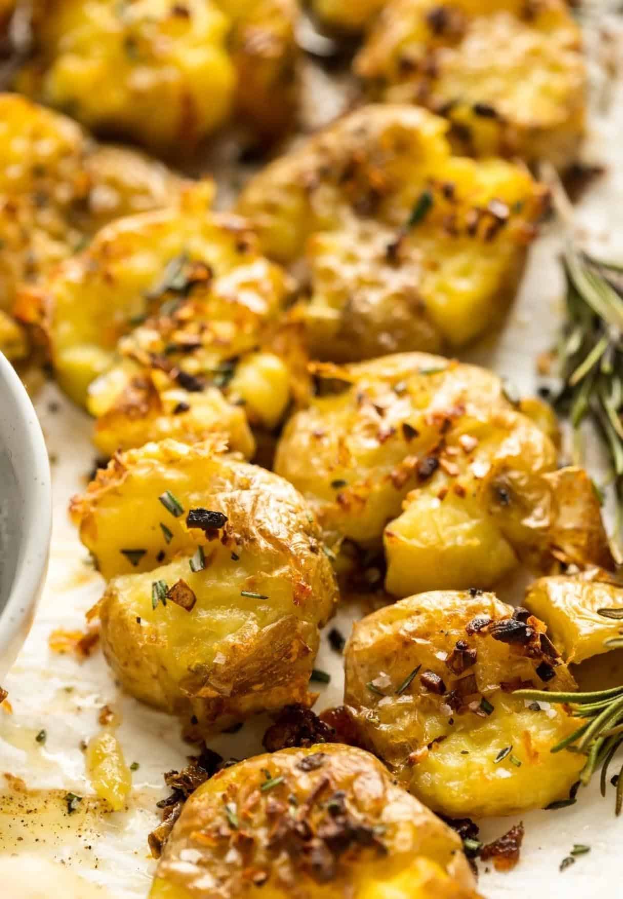 Baked Crispy Smashed Potatoes with Garlic and Rosemary